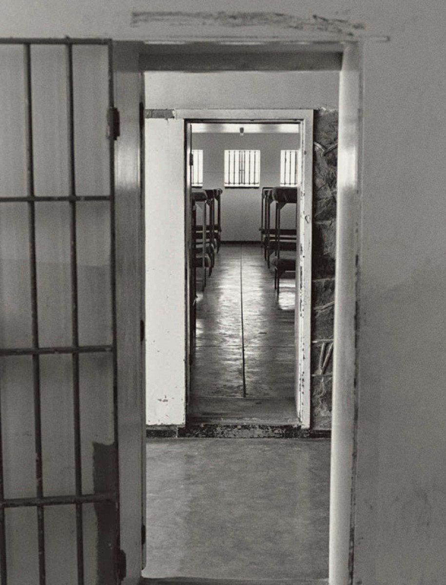 Koto Bolofo | The Prison | 27