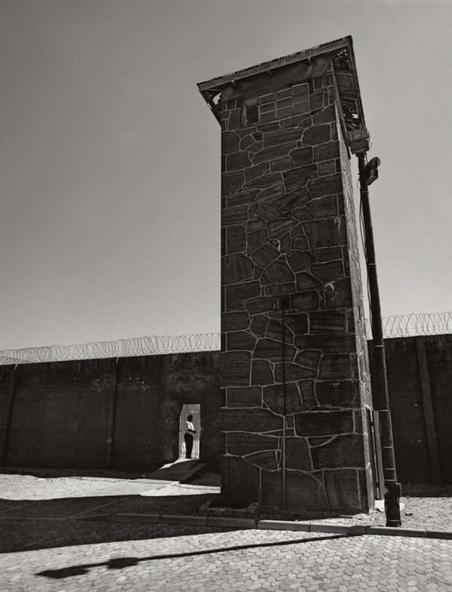 Koto Bolofo | The Prison | 50