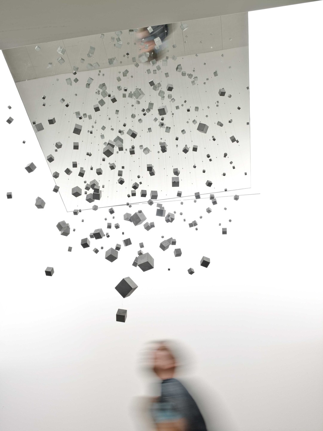  | Elements of Light | Nuage I - Offrez-moi votre silence: exclusive suspension at the Carpenters Workshop Gallery - 2009 | 4