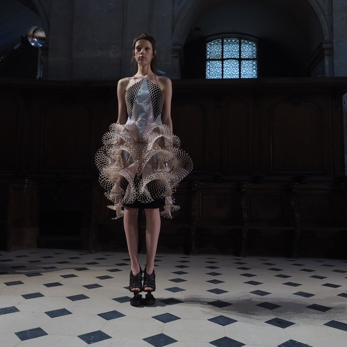  | Haute Couture: Fall 2016 | Iris Van Herpen. | 12