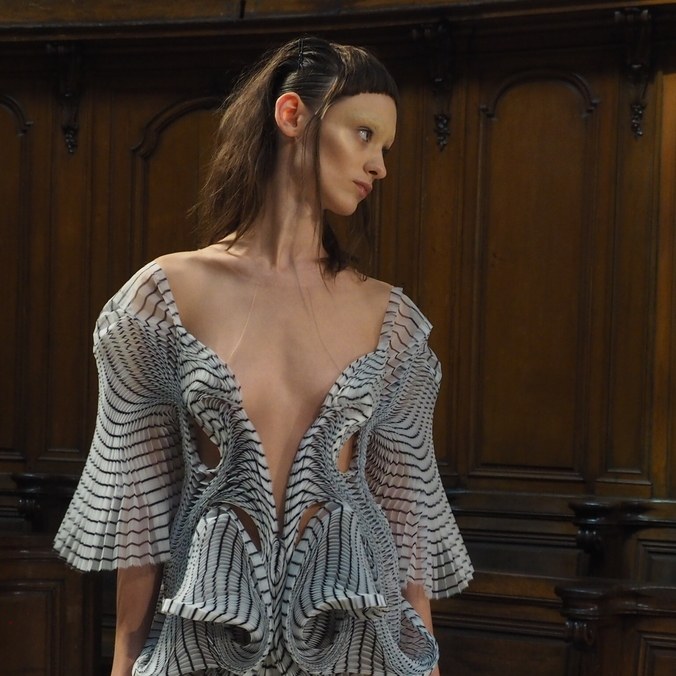  | Haute Couture: Fall 2016 | Iris Van Herpen. | 14