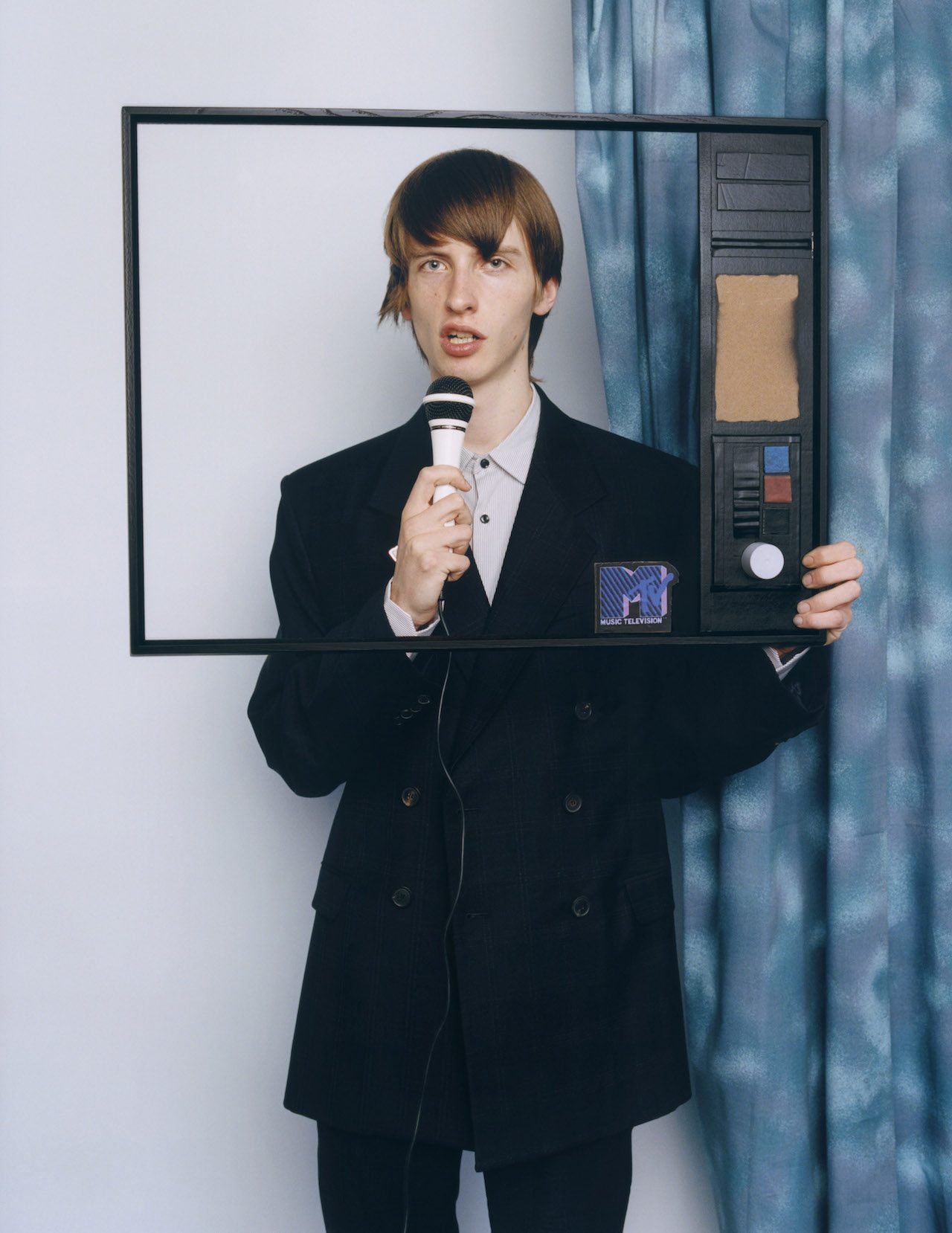 Busy living everything with everyone, everywhere, all of the time | 6