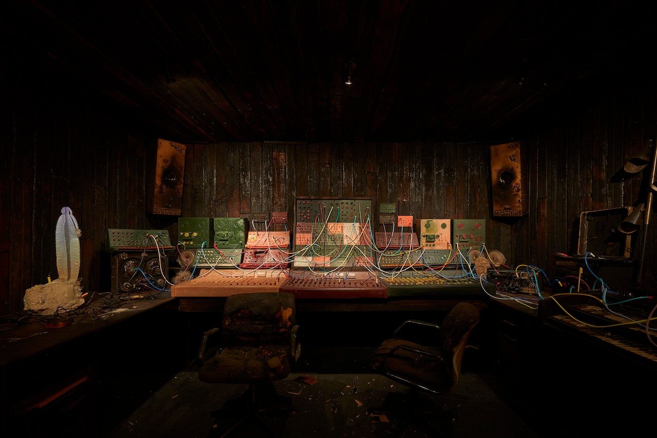 Jonah Freeman & Justin Lowe Present Alternate Environments in Immersive London Installation | 7
