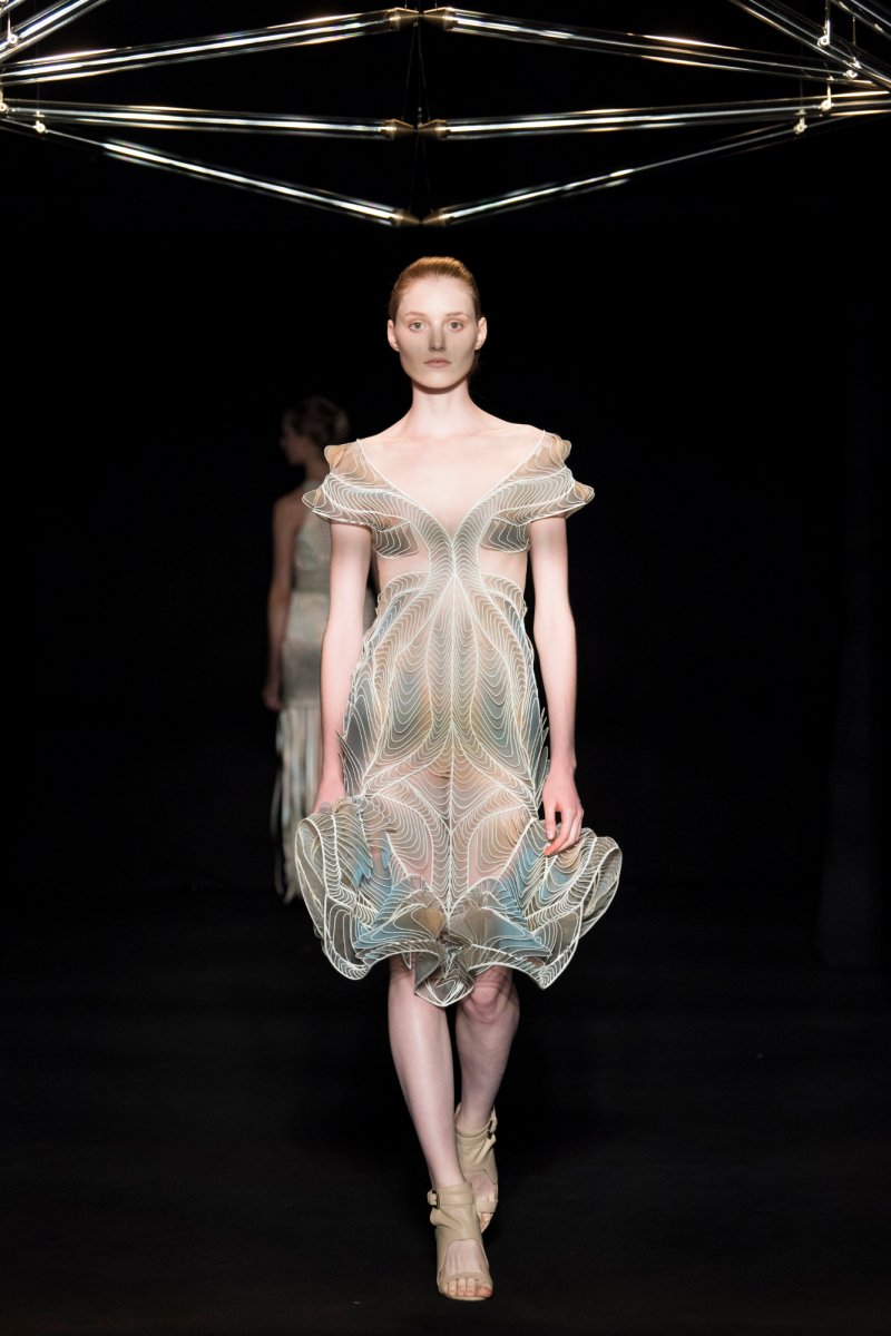 'Syntopia' - 25_SYNTOPIA_RUNWAY_LOOK04edit-50