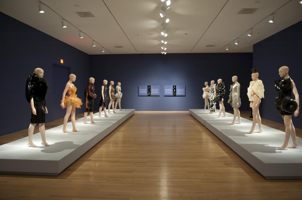 Installation 'Transforming Fashion'