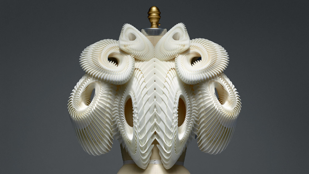 ensemble-iris-van-herpen-manus-x-machina-fashion-exhibition-met-nyc_dezeen_social-LRG