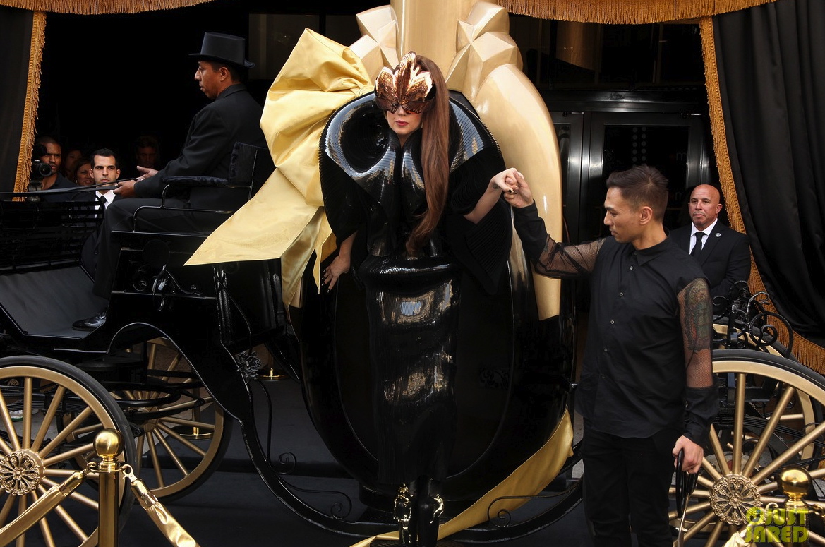 lady-gaga-macys-fame-launch-16-LRG 2