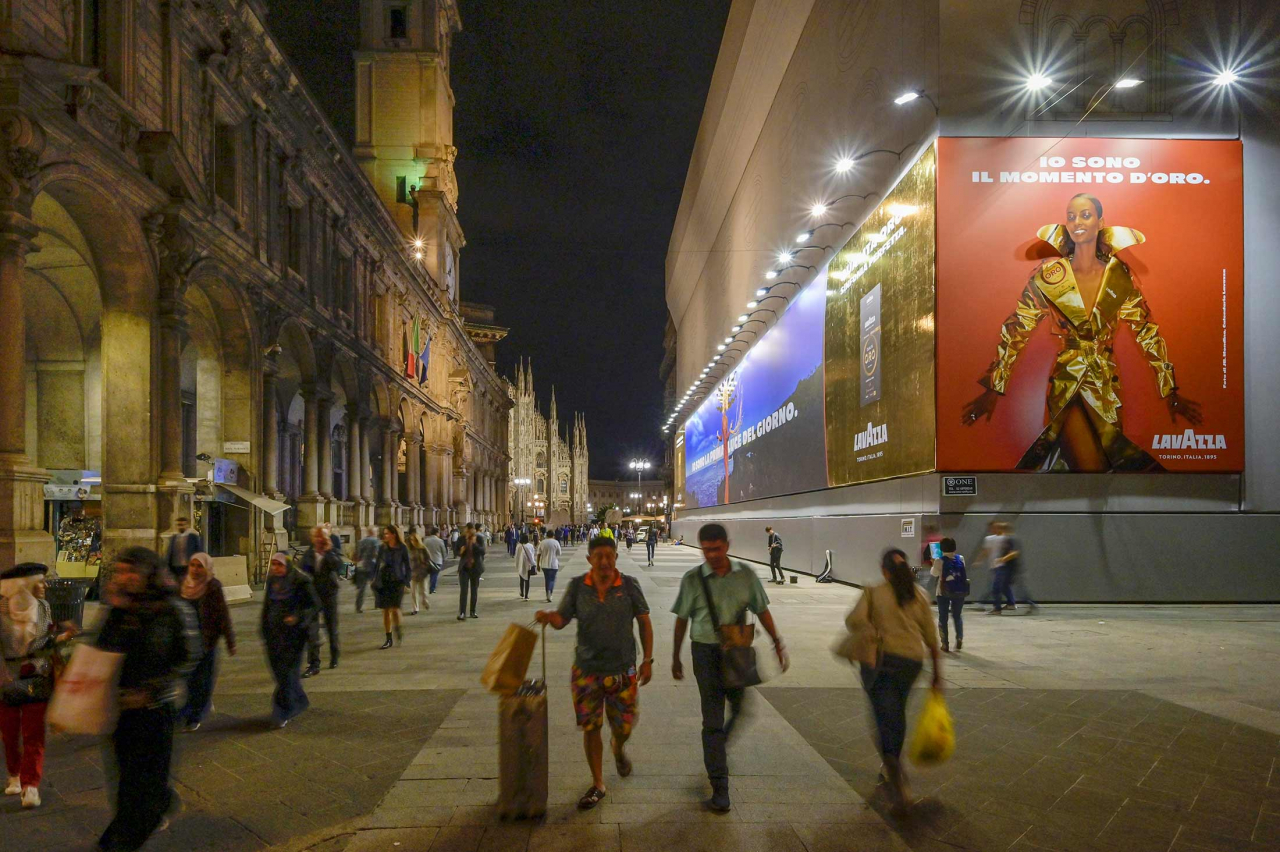 Lavazza campaign activation, Duomo, Milan - LAVAZZA-MI-PIAZZA-DEI-MERCANTI-01.10.2019-16