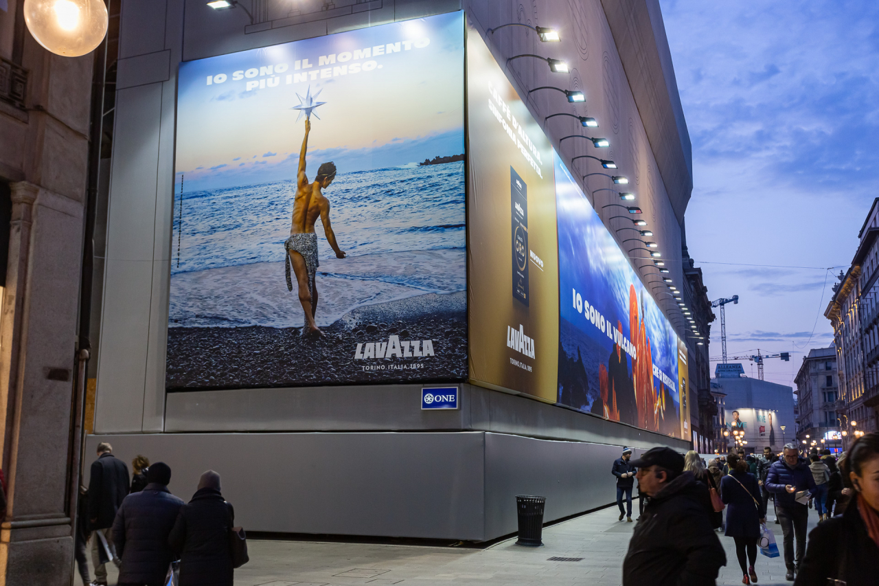 Lavazza campaign activation, Duomo, Milan - Lavazza campaign activation, Duomo, Milan