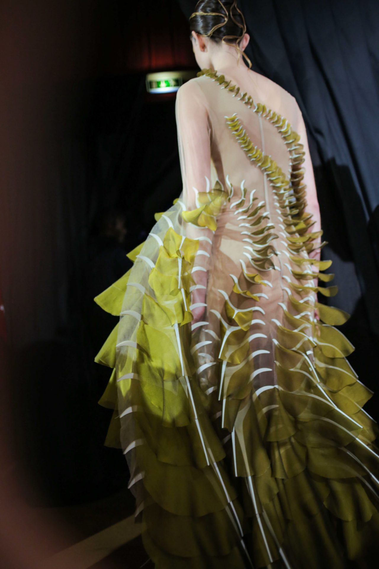 BACKSTAGE AT IRIS VAN HERPEN SPRING 2020 HAUTE COUTURE | 8