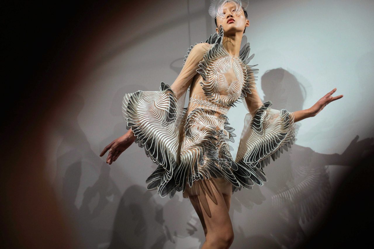 BACKSTAGE AT IRIS VAN HERPEN SPRING 2020 HAUTE COUTURE | 1