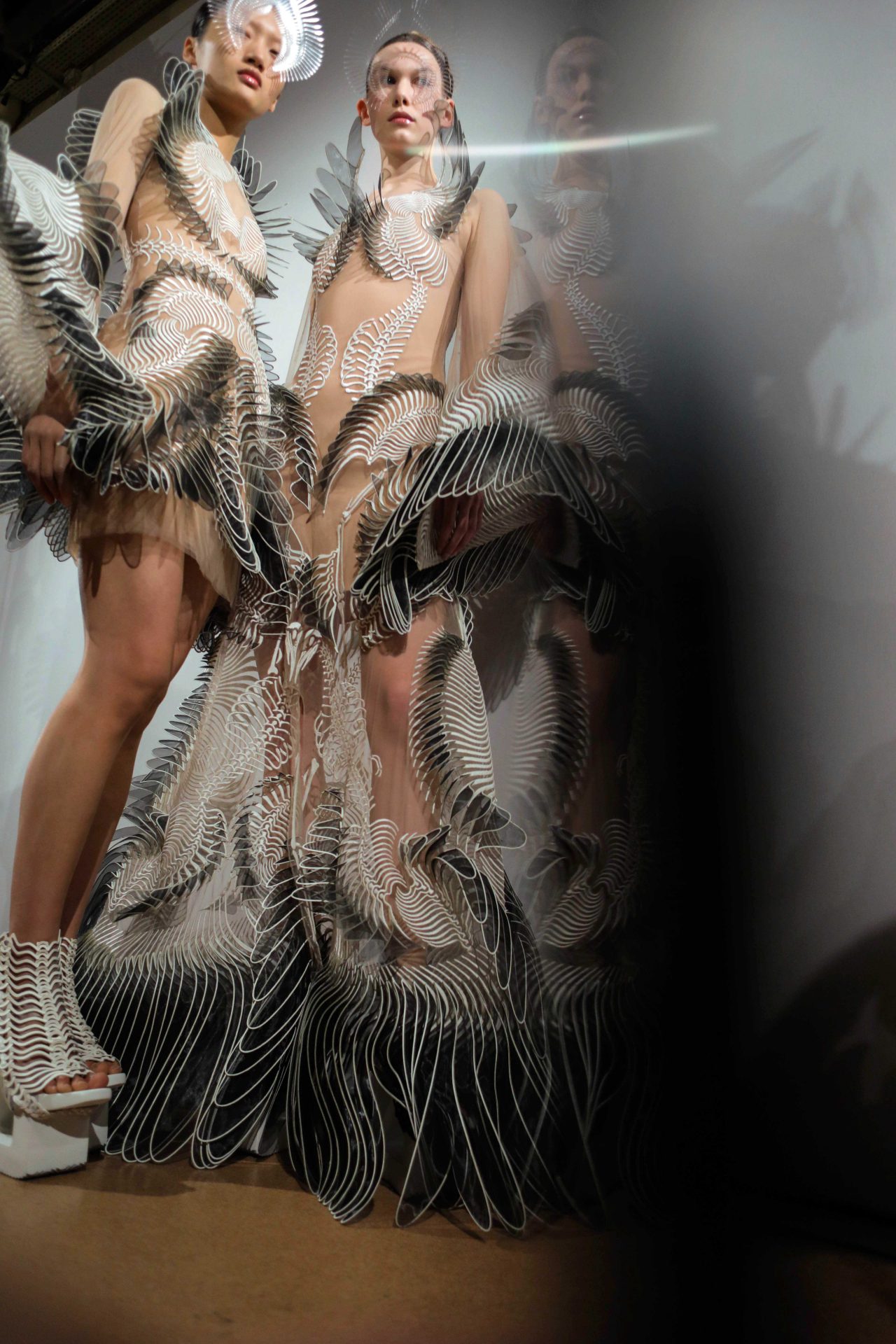 BACKSTAGE AT IRIS VAN HERPEN SPRING 2020 HAUTE COUTURE | 3