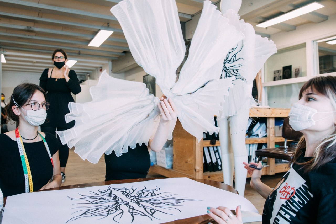 Iris van Herpen Finds Beauty in &ldquo;Transmotion&rdquo; for the Fall 2020 Couture | 1