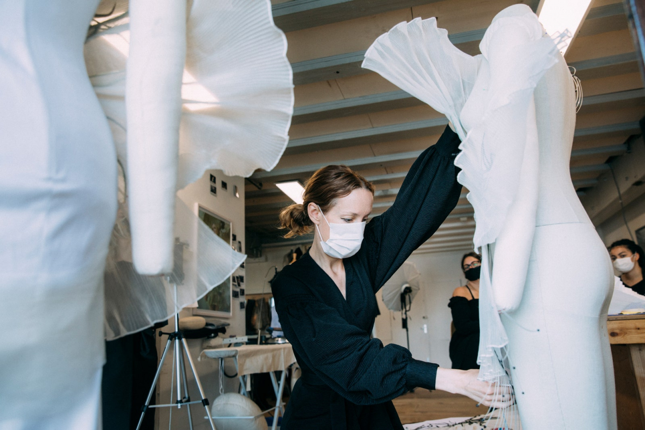 Iris van Herpen Finds Beauty in &ldquo;Transmotion&rdquo; for the Fall 2020 Couture | 3