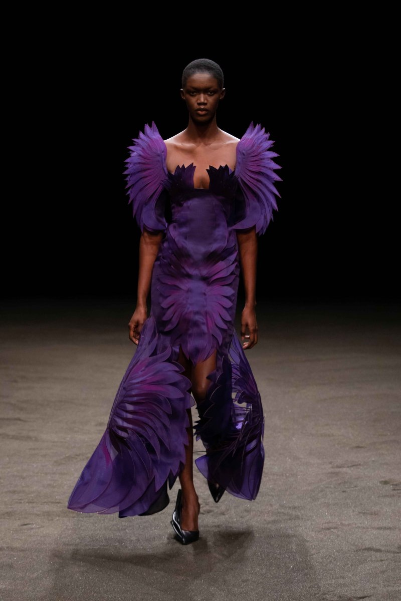 Iris Van Herpen Stuns With SS21 Collection | 2