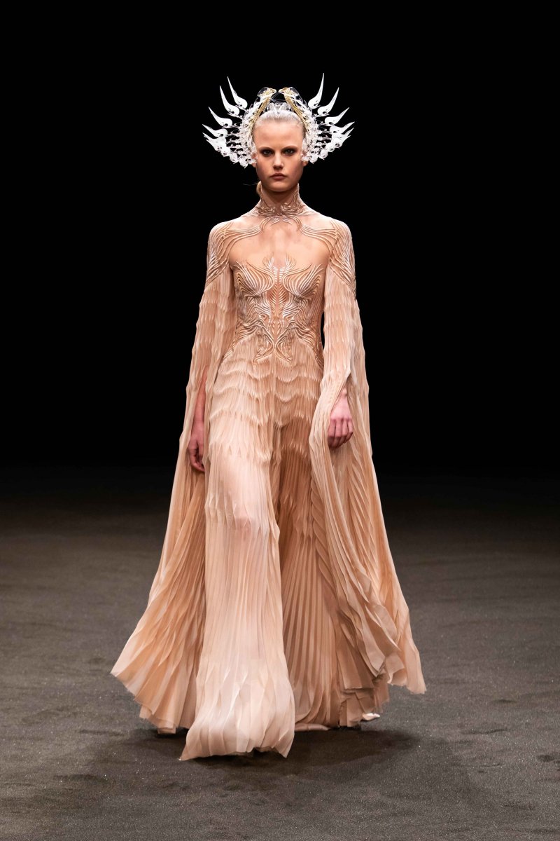 Iris Van Herpen Stuns With SS21 Collection | 3