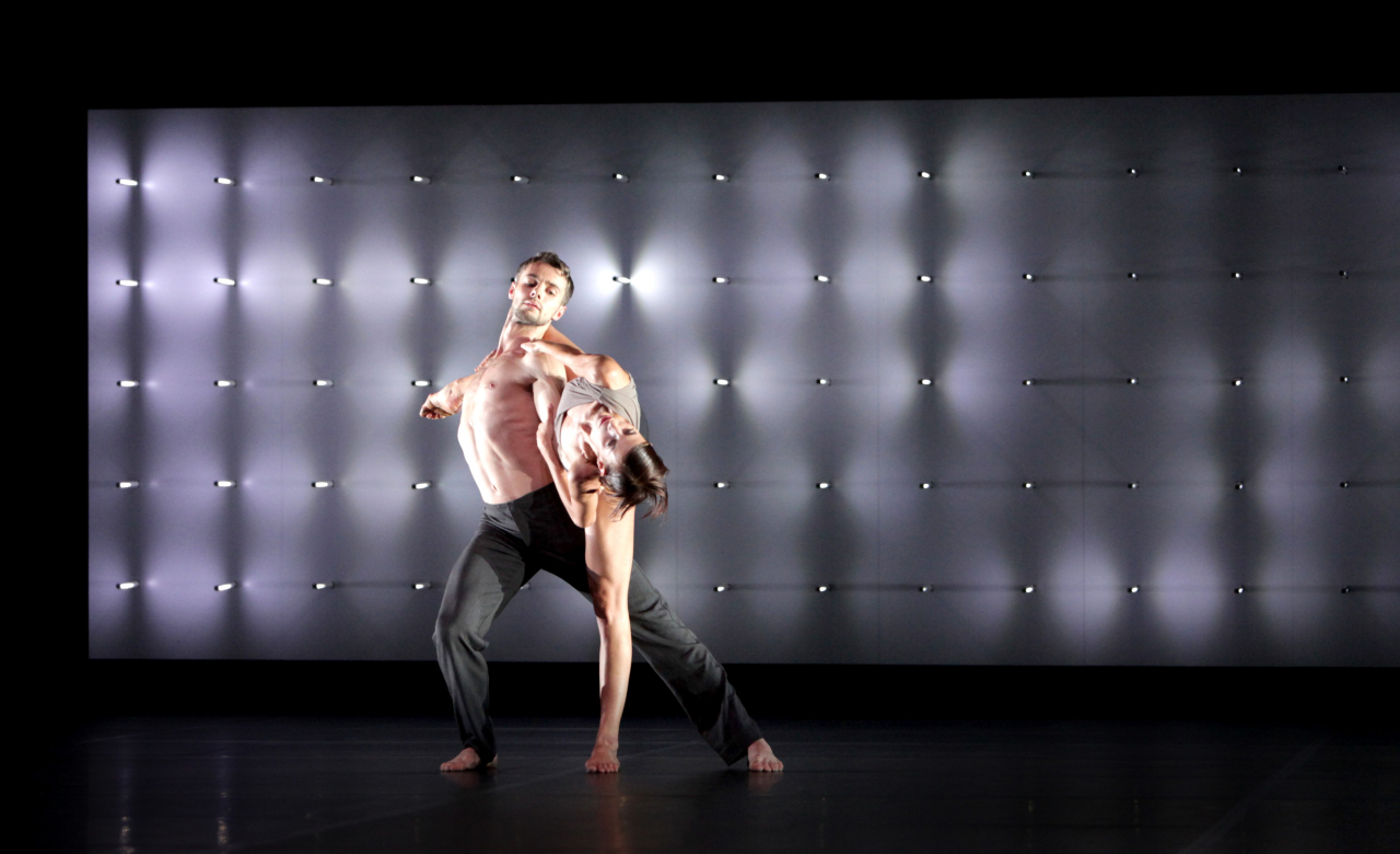 Scenography For Far, performance by Studio Wayne McGregor, photography by Ravi Deepres