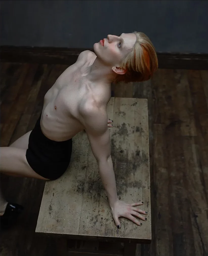 | Editorial | Behind The Blinds-Photographed by Mark Seliger  | 34