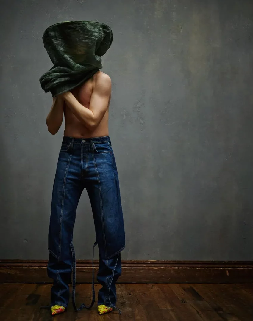  | Editorial | Behind The Blinds-Photographed by Mark Seliger  | 36