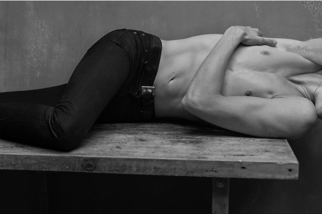  | Editorial | Behind The Blinds- Photographed by Mark Seliger | 83