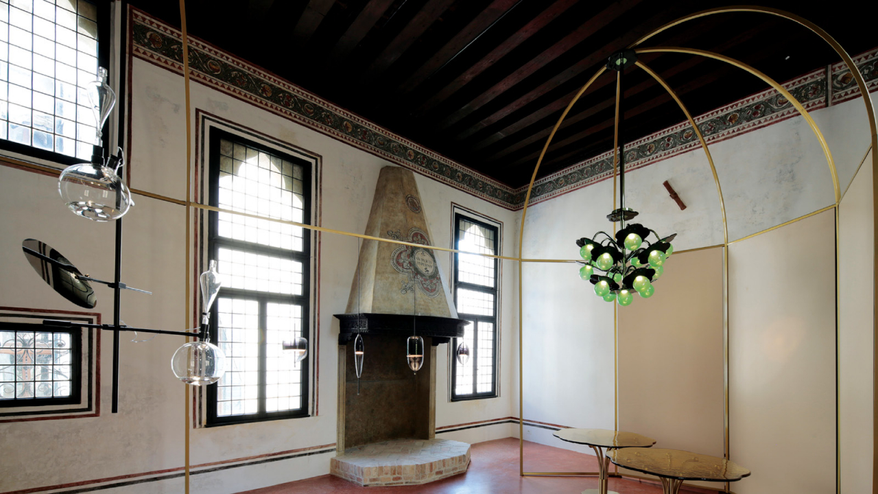 Wonderglass 'Clover' chandelier & 'Pistil' table