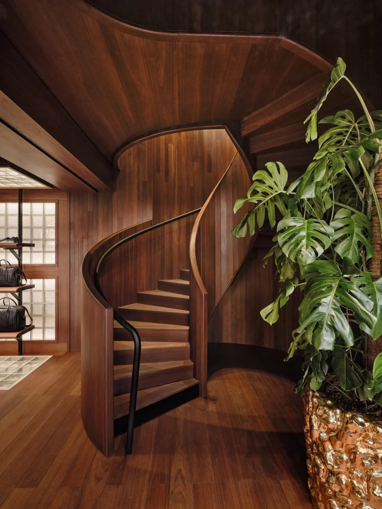 Bottega Veneta creative director Matthieu Blazy combines glass bricks and walnut for first store | 3