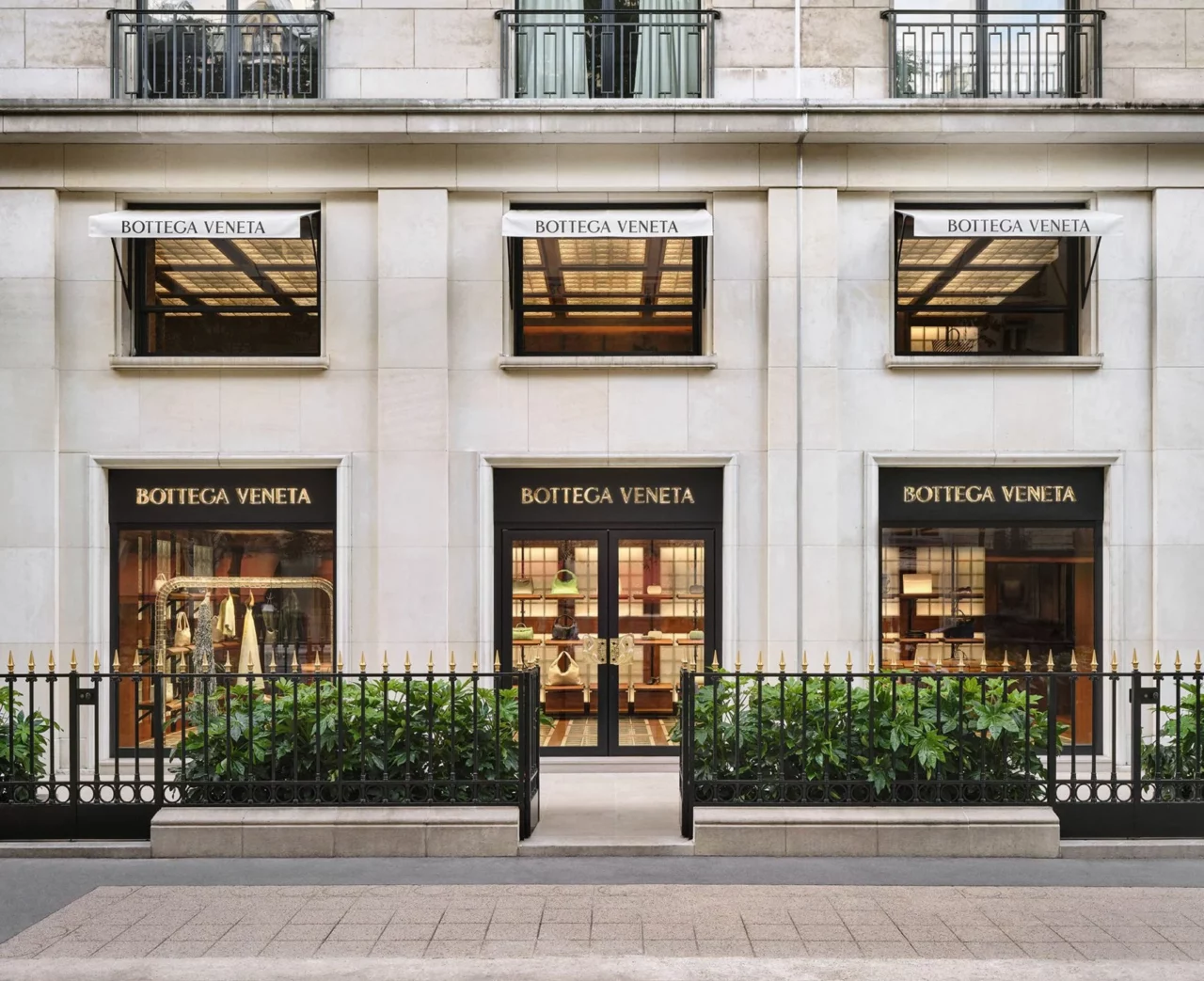 Bottega Veneta creative director Matthieu Blazy combines glass bricks and walnut for first store | 2