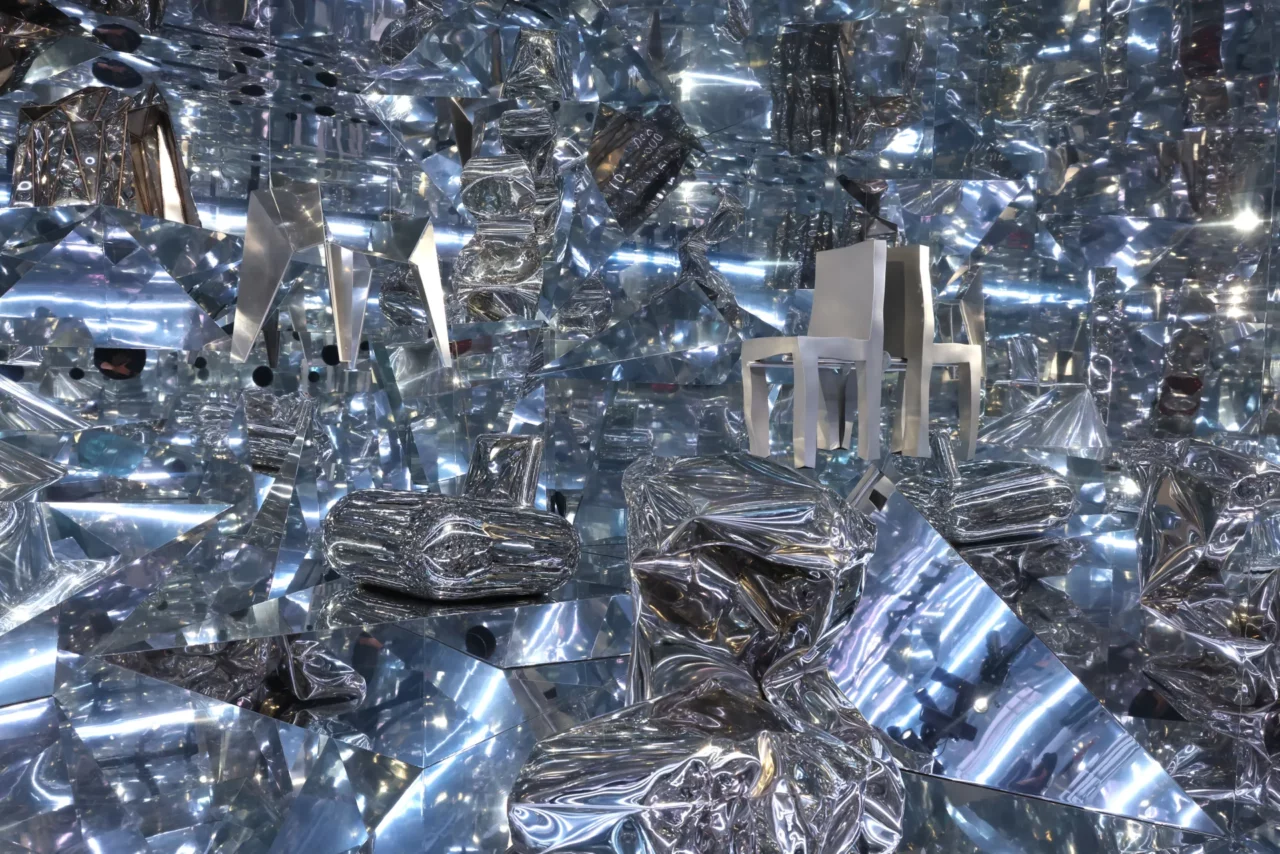 Robert Wilson creates a kaleidoscopic stage for 140 chairs in Leipzig | 1