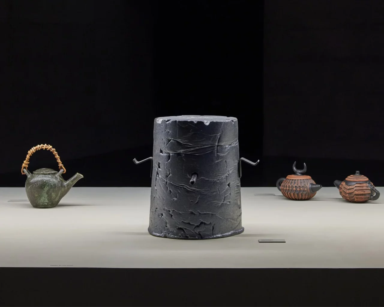 David Chipperfield and Patricia Urquiola create sculptural teapots for Loewe | 9