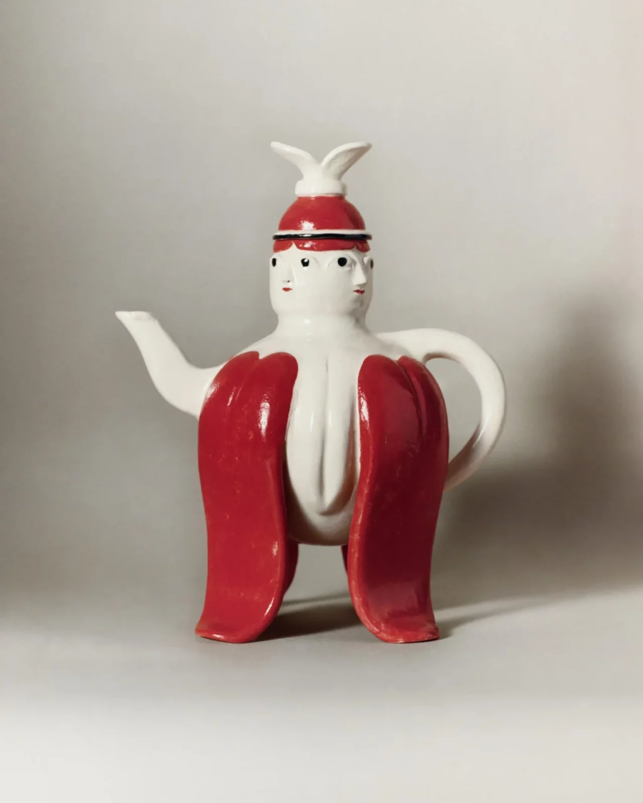 David Chipperfield and Patricia Urquiola create sculptural teapots for Loewe | 7