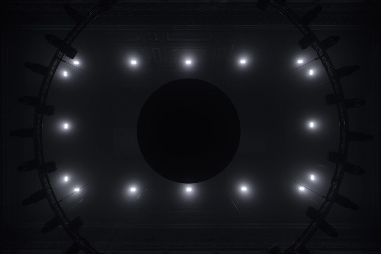 Matières Fécales, The One Percent > SET AND LIGHT DESIGN