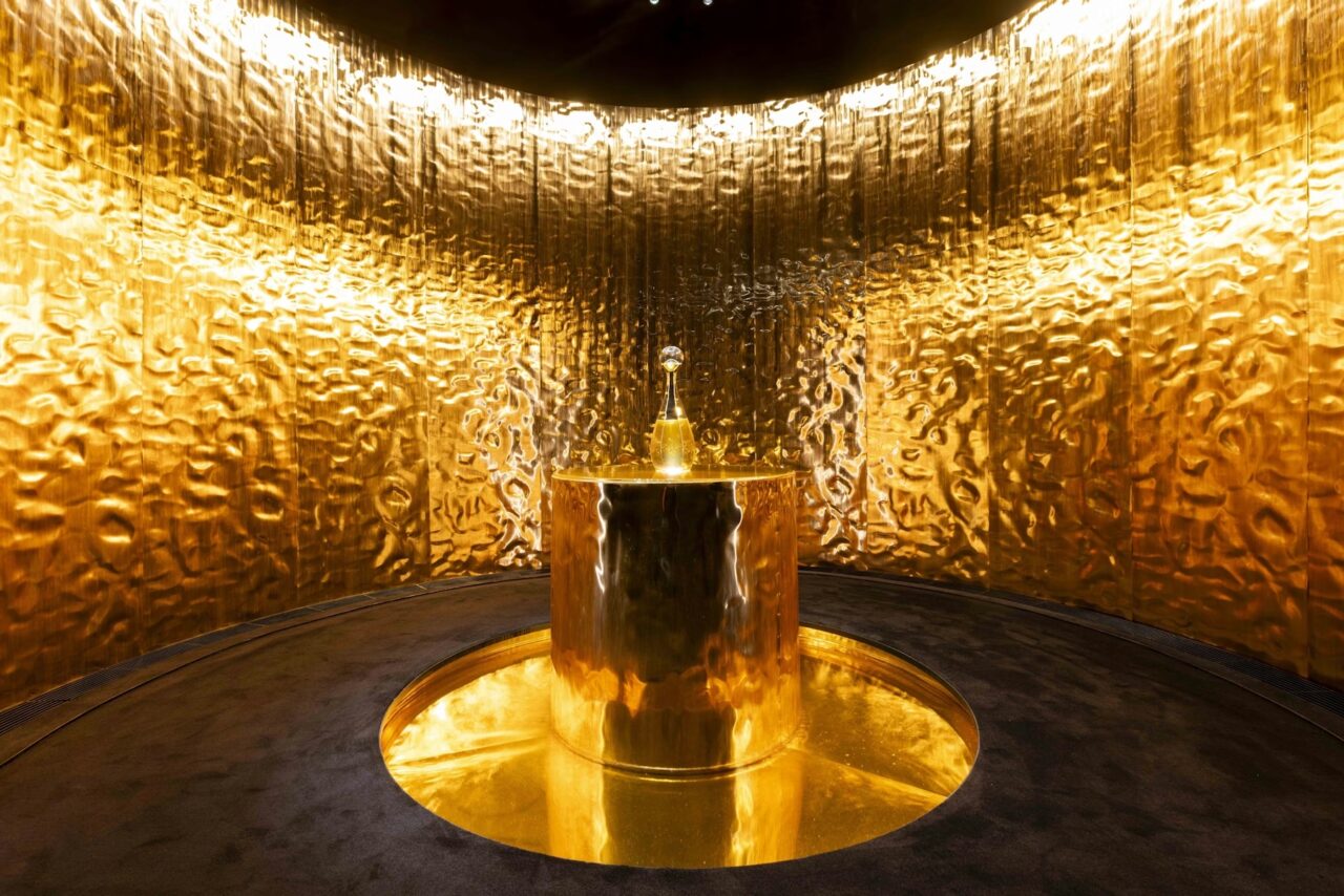 Dior J'adore > LIGHT DESIGN