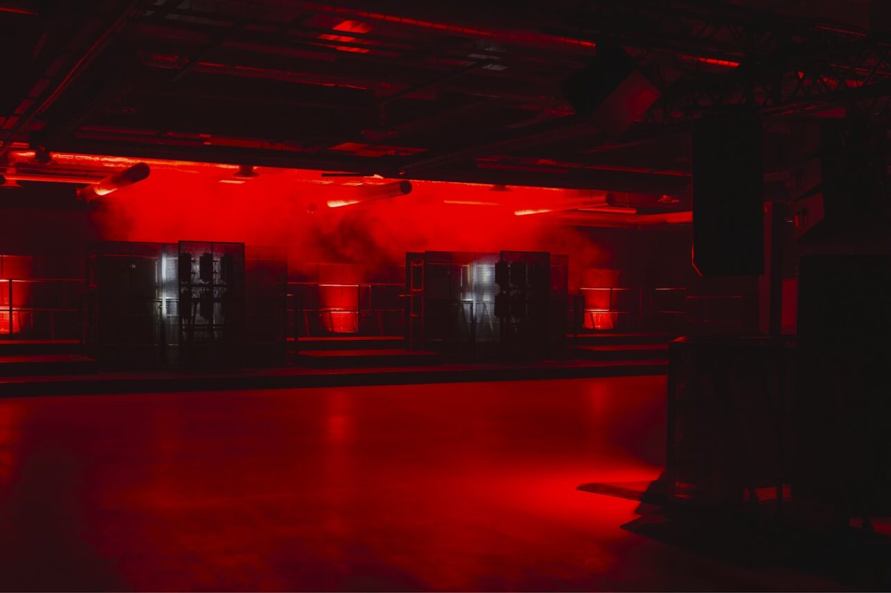 Drumsheds Room Y > SCENOGRAPHY, LIGHT DESIGN AND CUSTOM FIXTURES - opm_mn-drumshed-11