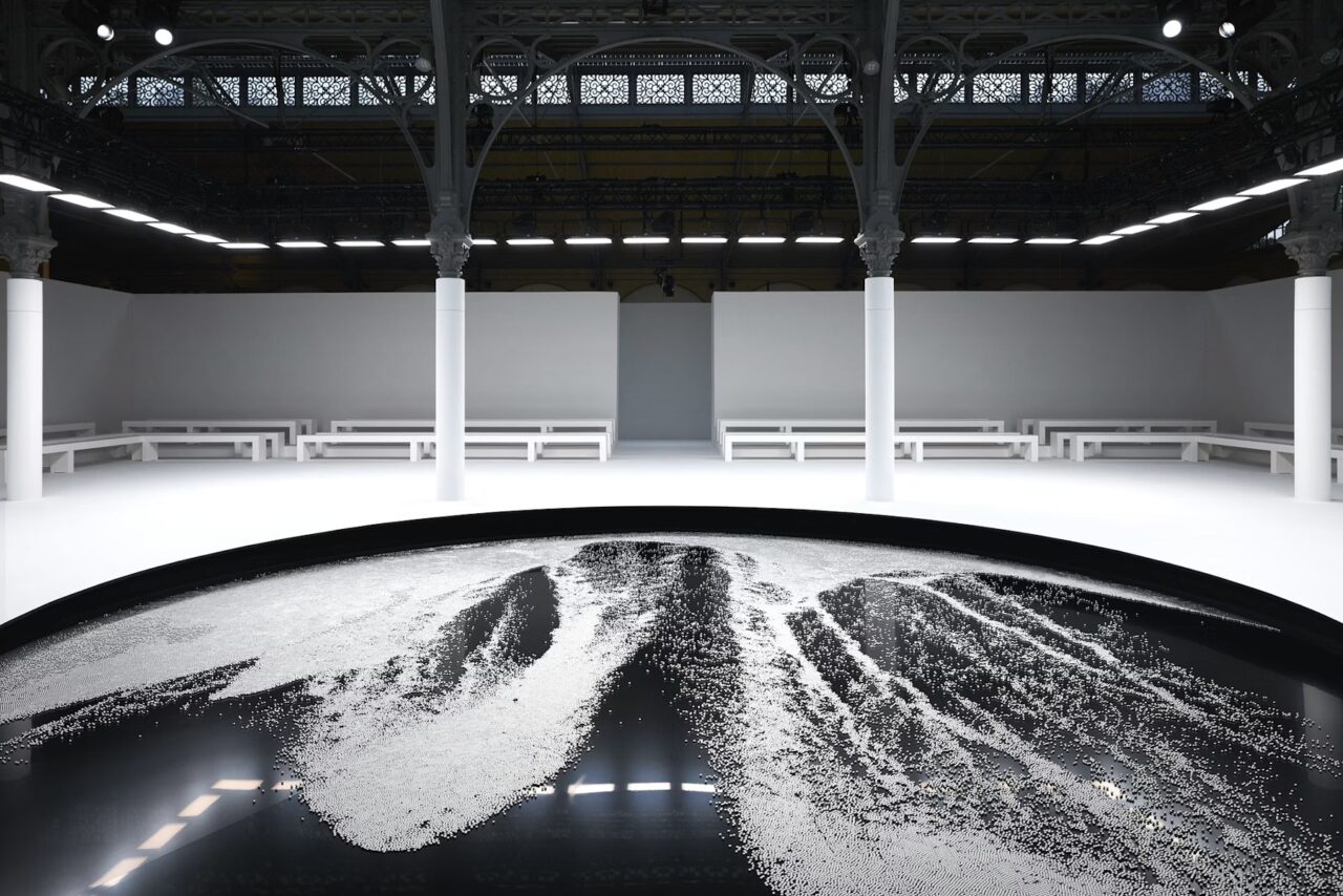 Courrèges Spring/Summer 2025 > SCENOGRAPHY AND LIGHT DESIGN