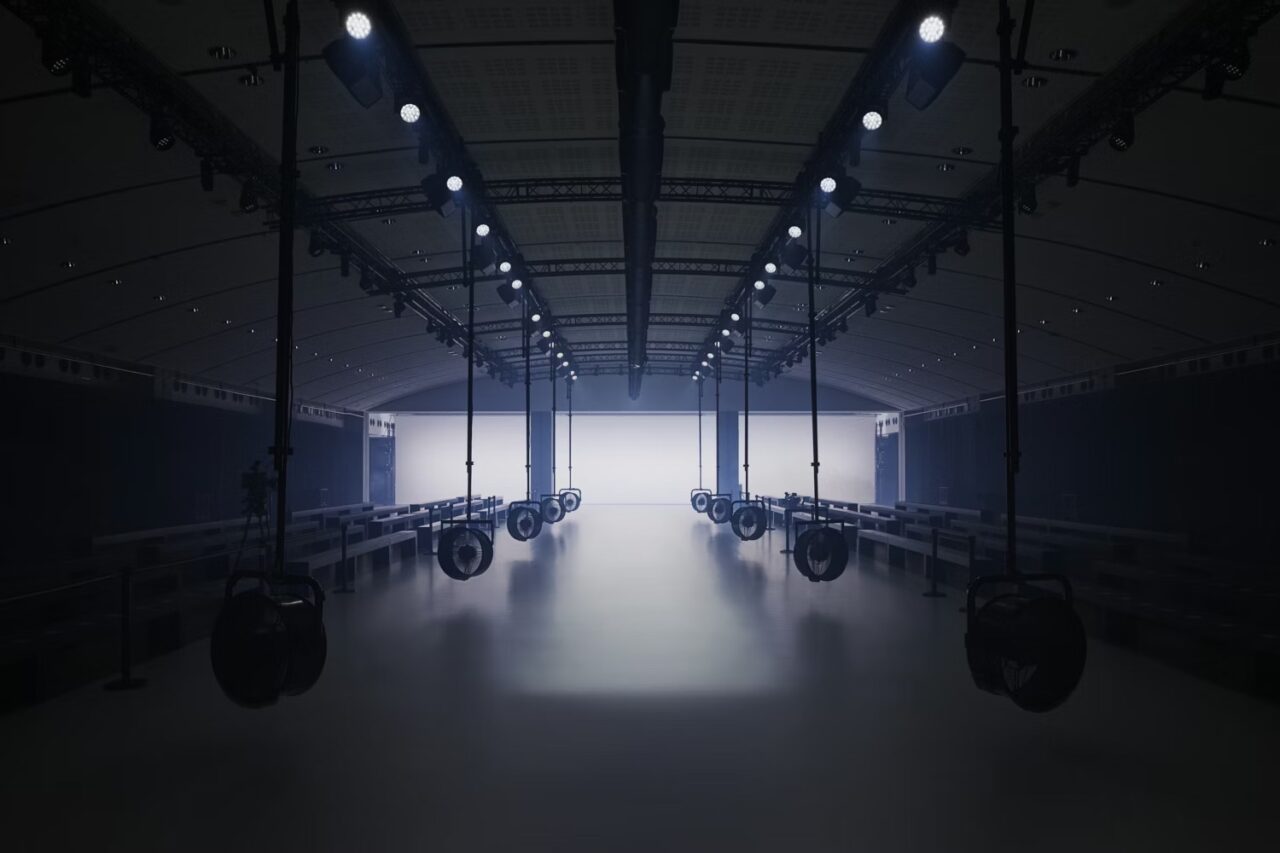 Mugler Spring/Summer 2024 > SET AND LIGHT DESIGN - matiere-noire_fw_mugler_valentin-fougeray_web-3