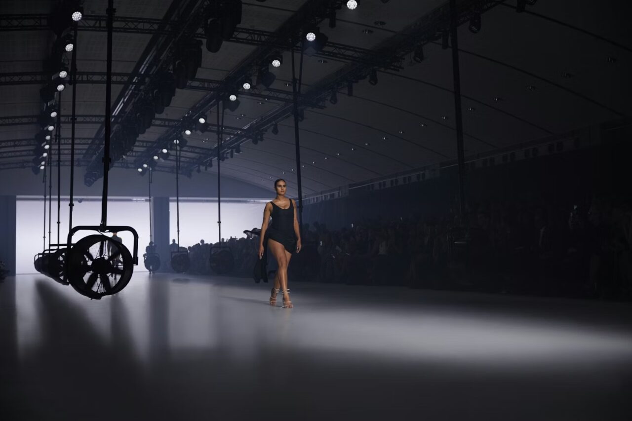 Mugler Spring/Summer 2024 > SET AND LIGHT DESIGN