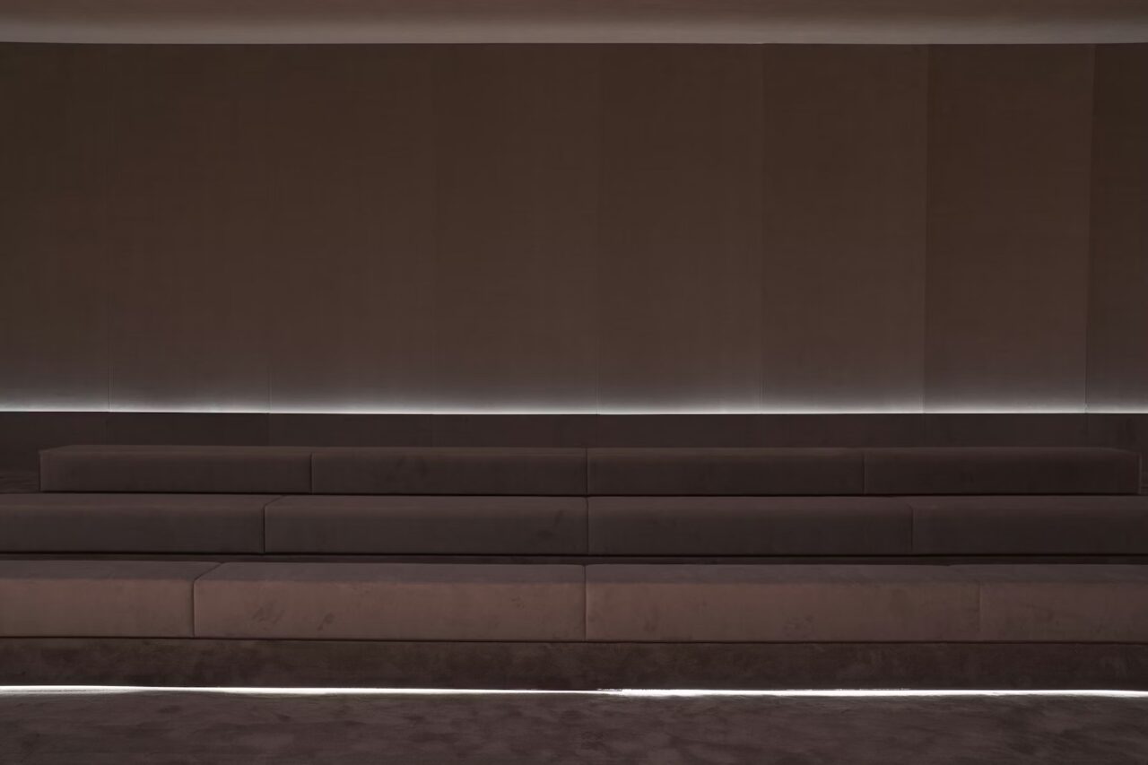 Tom Ford Spring/Summer 2024 > LIGHT DESIGN