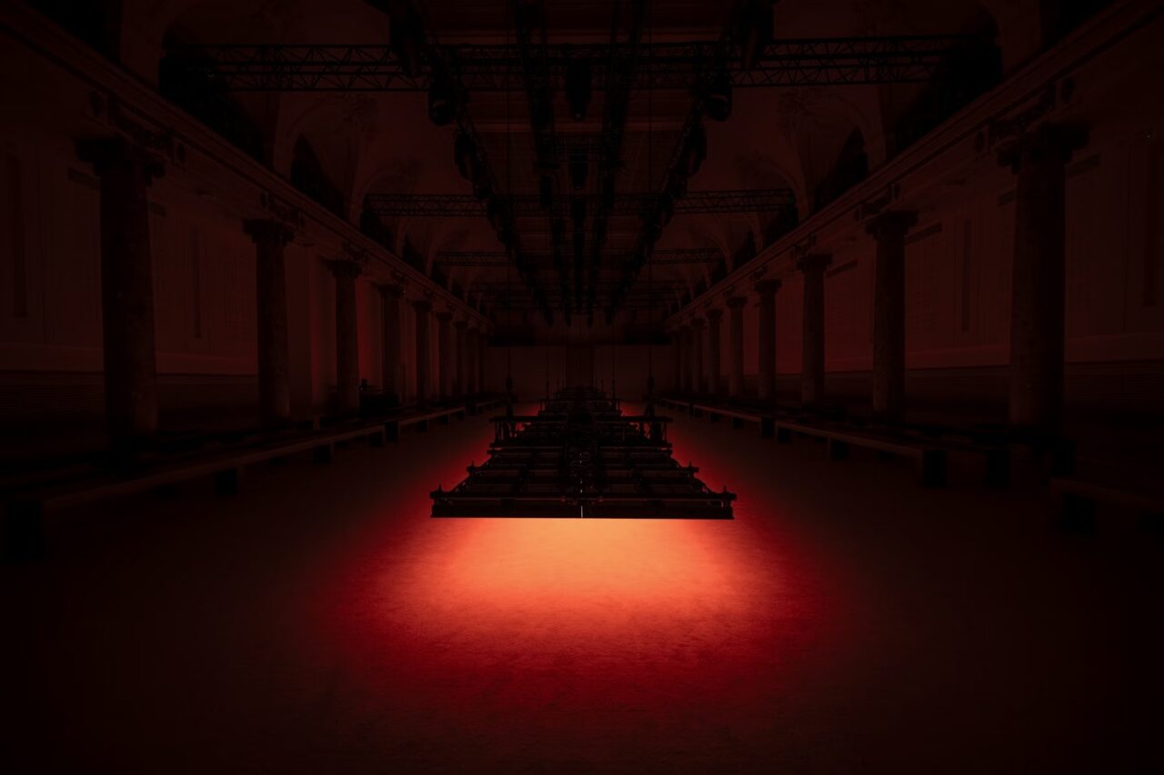 Y-3 Fall/Winter 2025 > SCENOGRAPHY AND LIGHT DESIGN