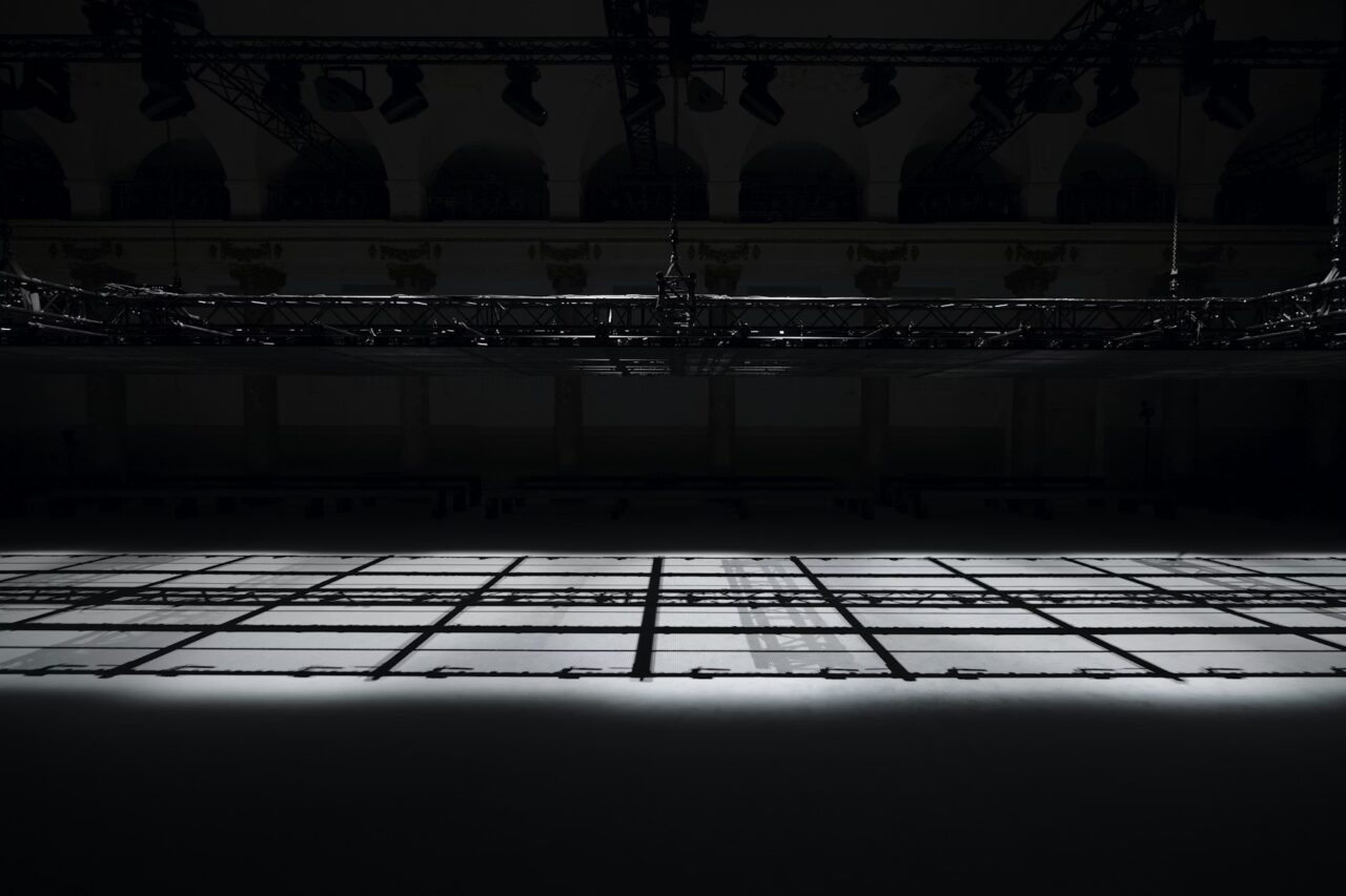 Y-3 Fall/Winter 2025 > SCENOGRAPHY AND LIGHT DESIGN