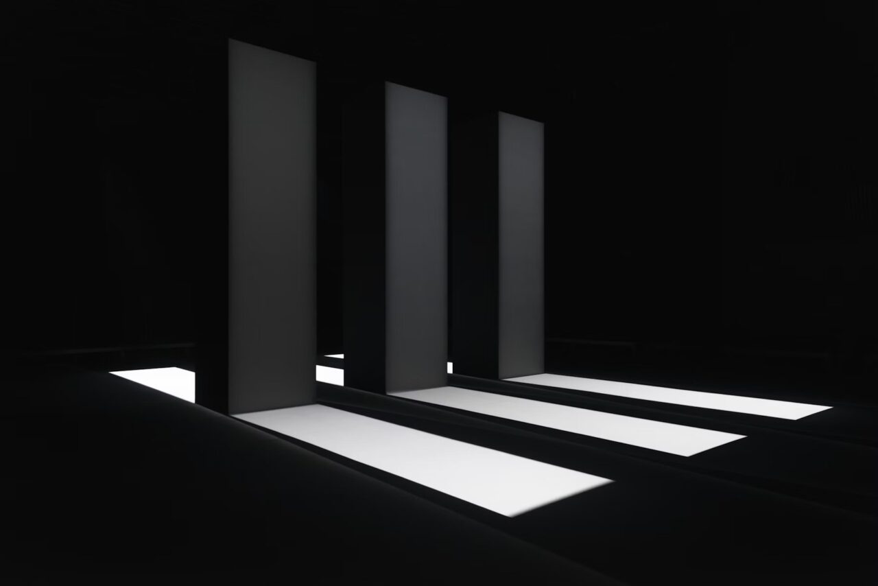 Y-3 Fall/Winter 2024 > SHOW CONCEPT AND LIGHT DESIGN