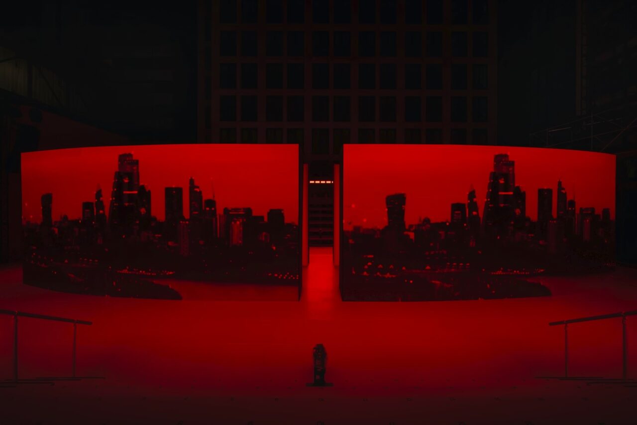 H&M&180, The London Issue > SHOW CONCEPT, SCENOGRAPHY AND LIGHT DESIGN