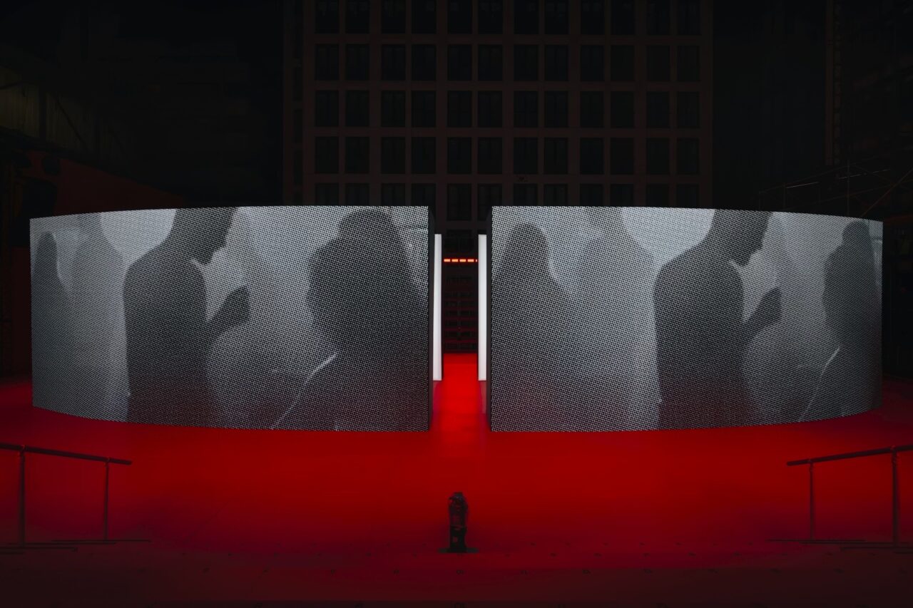 H&M&180, The London Issue > SHOW CONCEPT, SCENOGRAPHY AND LIGHT DESIGN