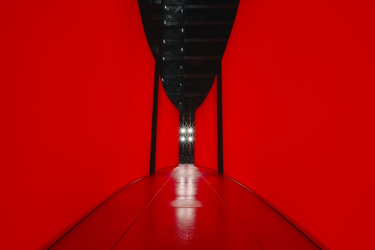 H&M&180, The London Issue > SHOW CONCEPT, SCENOGRAPHY AND LIGHT DESIGN