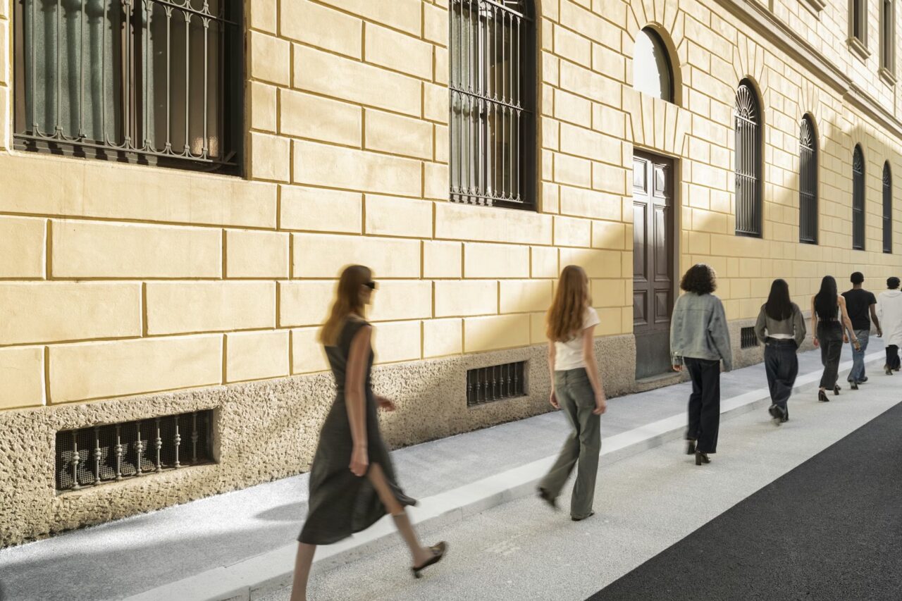 MM6 Spring/Summer 2026 > SCENOGRAPHY AND LIGHT DESIGN