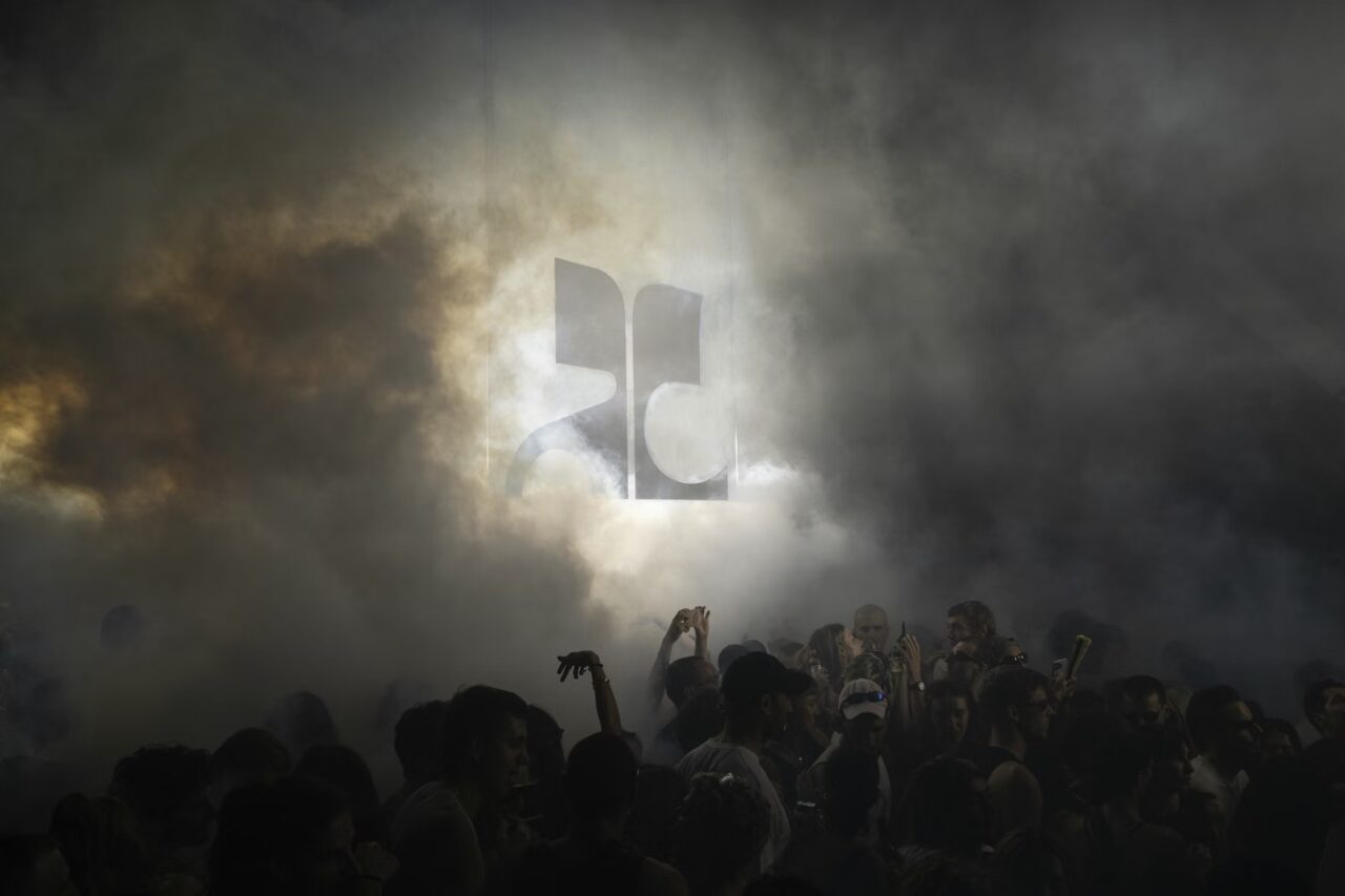 Courrèges Summer Club 2025 > SCENOGRAPHY AND LIGHT DESIGN - dsc06050-modifier